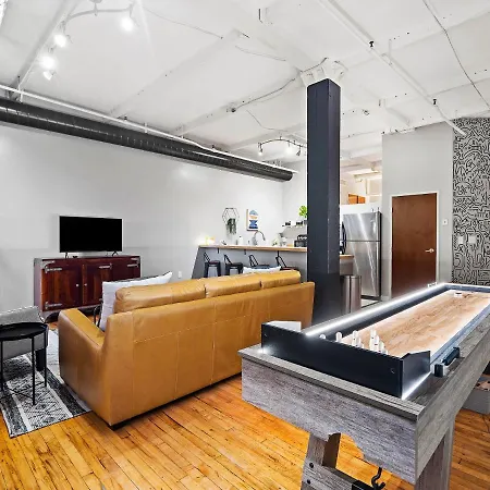 Lakefront Loft - Downtown - Shuffle Board Table